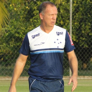 Mano herda herança de Luxa e não consegue repetir time no Cruzeiro