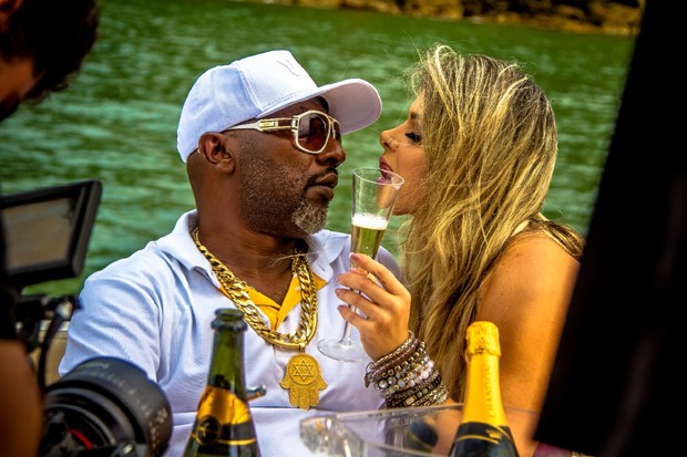 Mr. Catra na gravação do clipe Me Diga com Carinho (Foto: Divulgação)