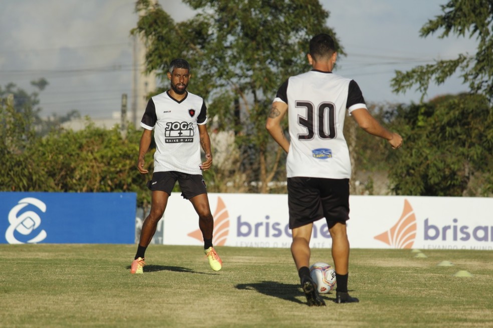 Após sofrer com uma lombalgia, Léo Moura voltou ao time para a sequência da Série C do Brasileiro — Foto: ASCOM / Botafogo-PB