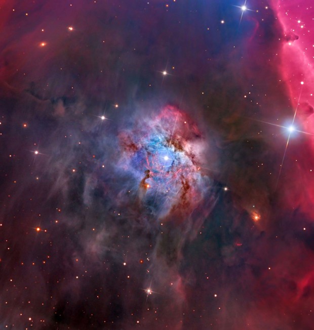 Sobre a constelação de Orion, localizada a 1467 anos luz da Terra, existe a emissão e reflexo da nebula NGC 2023 (Foto: Warren Keller/Reprodução)