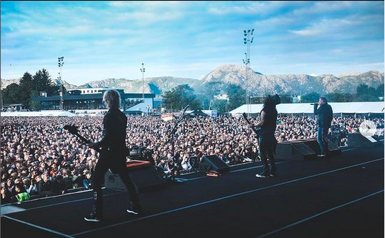 Os músicos do Guns N Roses em show recente na Noruega (Foto: Instagram)