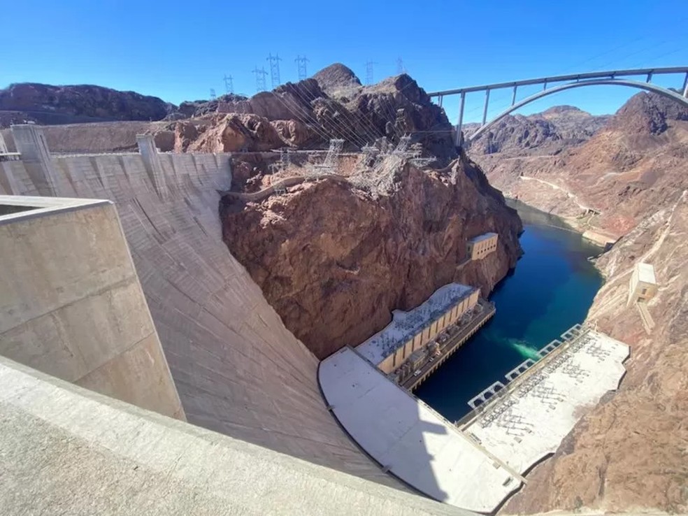 Lago Mead é maior reservatório de água dos Estados Unidos e foi criado pela represa Hoover, construída na década de 1930 — Foto: BBC