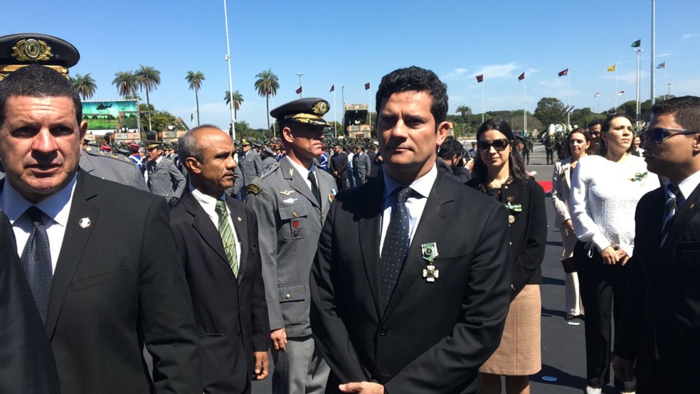 Juiz Sérgio Moro foi condecorado pelo Exército em cerimônia em Brasília (Foto: Gustavo Aguiar/G1)