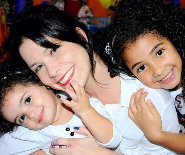 Samara Felippo com as filhas (Foto: Reprodução/Instagram)