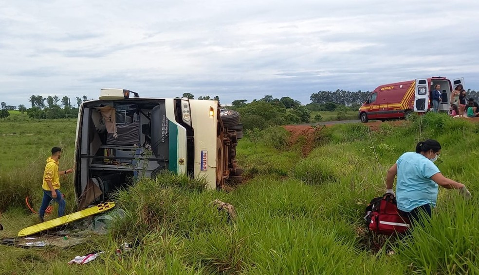 Acidente deixou três pessoas em estado grave. — Foto: Reprodução/RedesSociais