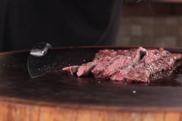 Fraldinha: antes de servir, deixe a carne descansar alguns minutos (Foto: Reprodução)