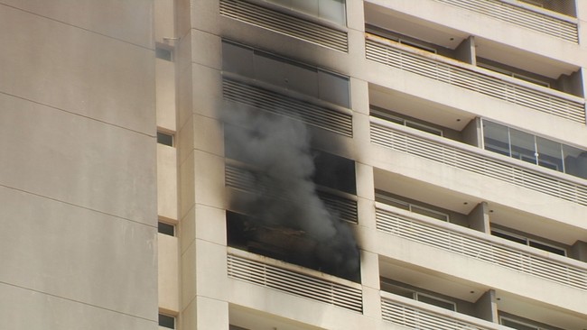 Sala de prdio comercial pega fogo em Goinia