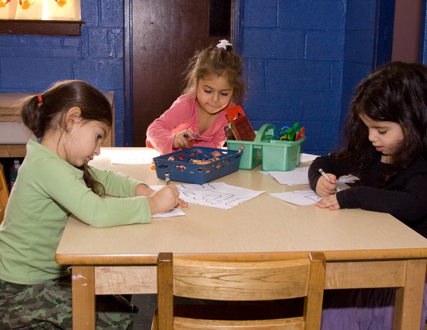 Como tornar a troca de escola mais tranquila para crianças pequenas? (Foto: Kars4Kids Car Donation & Educational Programs/ Flickr)