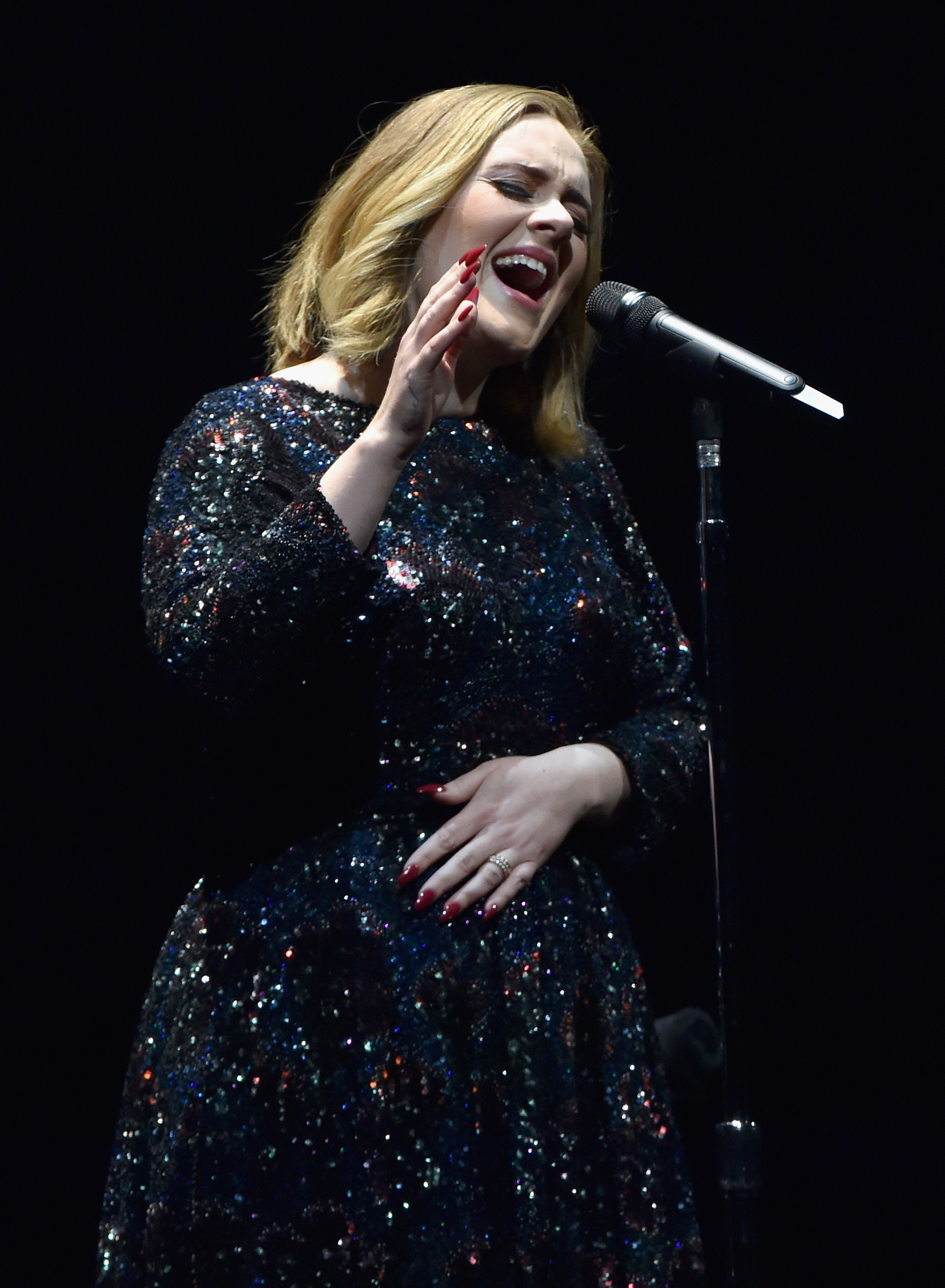 Adele durante show na última quarta-feira (16) (Foto: Getty Images)