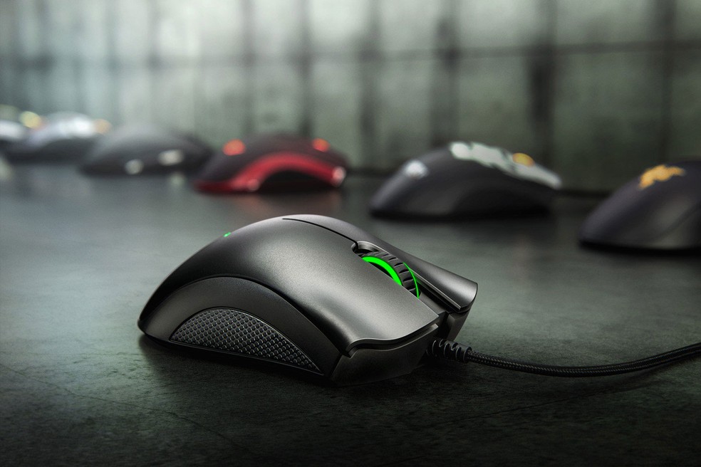 O Razer Death Adder Essential está disponível na cor preta — Foto: Divulgação/Razer