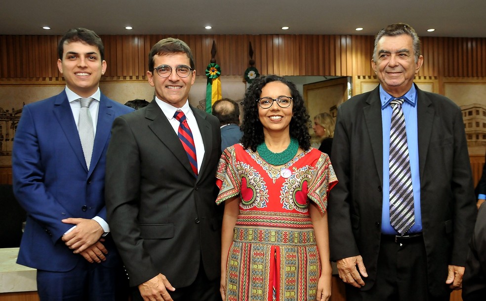 Maurício Gurgel (PSOL), Fúlvio Mafaldo (SD), Divaneide Basílio (PT) e Dagô (DEM) tomaram posse nesta sexta — Foto: Elpídio Júnior/CMN/Divulgação