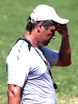 Adilson Batista no treino do Vasco (Foto: Bruno Gonzalez / Agência O Globo)