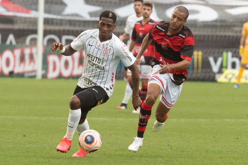 MarjoSports exibia marca no ombro da camisa do Corinthians — Foto: Rodrigo Coca/Ag.Corinthians