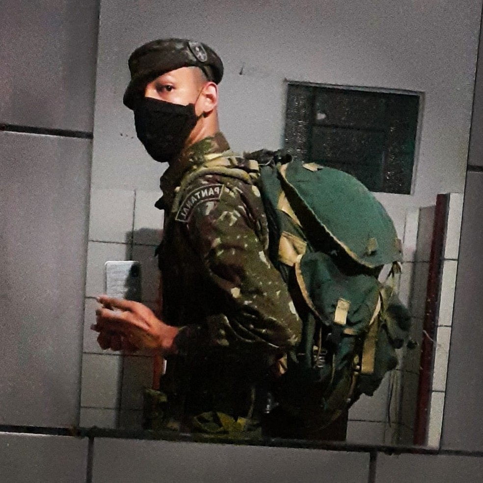 O soldado do Exército Brasileiro Thiago de Brito de Almeida, de 19 anos, foi assassinado neste sábado (22) — Foto: Reprodução