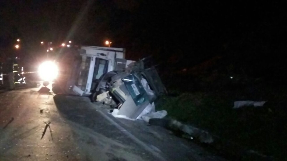 Uma homem morreu no local do acidente (Foto: Tony Mattoso/RPC)