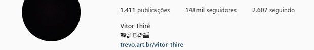 O ator Vitor Thiré colocou uma foto preta representando luto em seu perfil no Instagram (Foto: Reprodução/ Instagram)