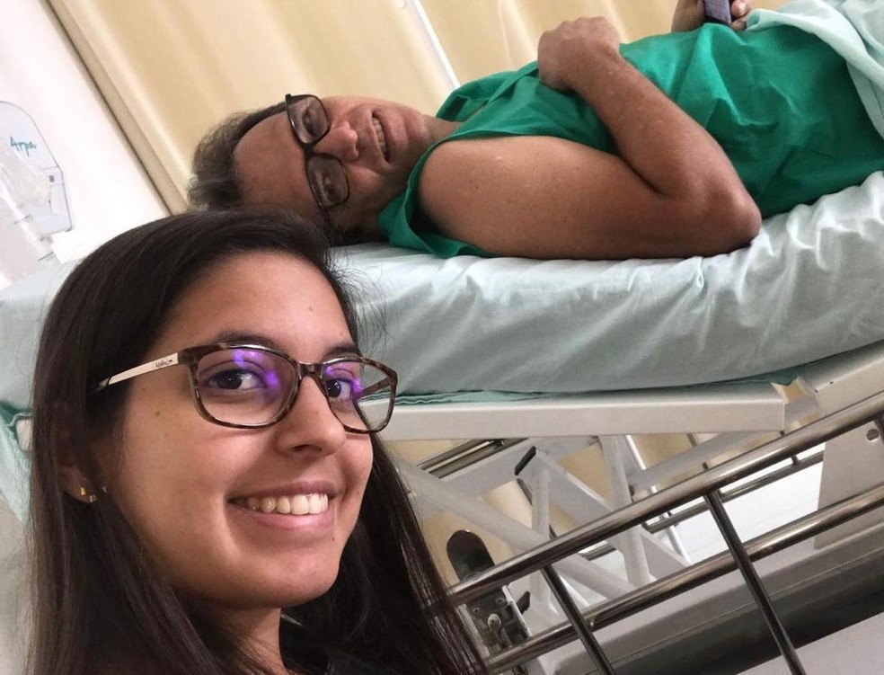 Maria Eduarda acompanhando Nixon durante tratamento do c�ncer de intestino � Foto: Nixon Motta/Arquivo Pessoal