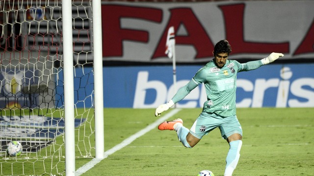 Richard em ação na partida contra o São Paulo