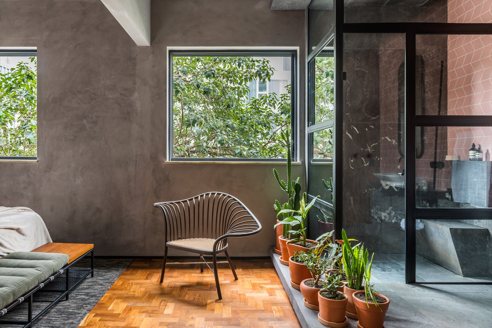 SUÍTE | As plantas selecionadas para o quarto não necessitam de muita manutenção e nem iluminação direta (Foto: Divulgação / Renato Navarro)