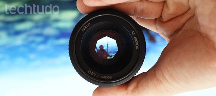 A abertura da lente é indicada na própria lente ou na câmera (Foto: Adriano Hamaguchi/TechTudo)