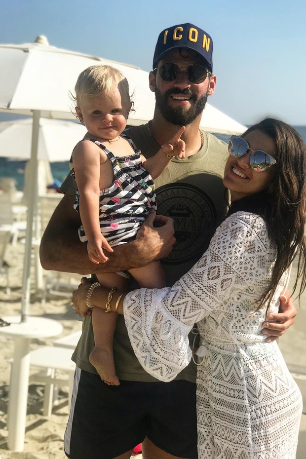 Alisson com a família (Foto: Reprodução/Instagram)