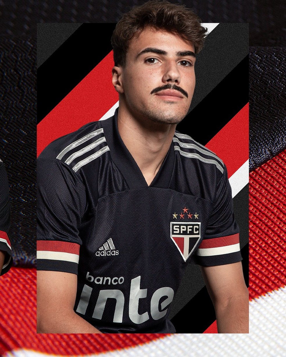 Igor Gomes é modelo do lançamento da nova camisa do São Paulo — Foto: Reprodução
