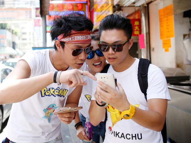 Jogadores de 'Pokémon Go' participam de campeonato em Hong Kong neste sábado (6) (Foto: Reuters/Tyrone Siu)