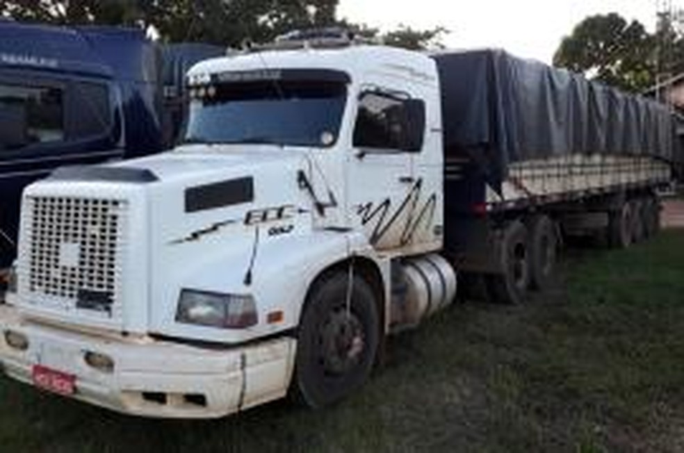 CaminhÃ£o com 32 toneladas de adubo Ã© apreendido em MarabÃ¡, sudeste do ParÃ¡ â Foto: Sefa