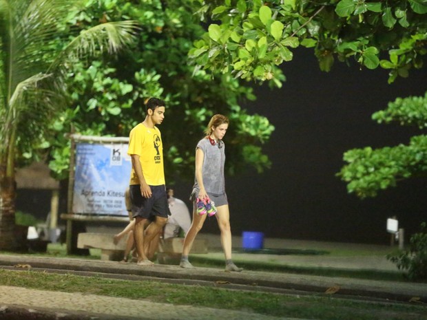 Sophia Abrahão e Sergio Malheiros orla da praia da Barra da Tijuca, Zona Oeste do Rio (Foto: Ag. News)