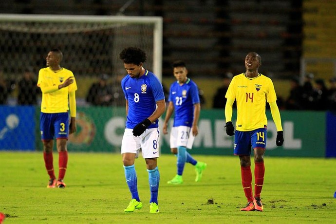 Douglas Luiz após empate com a seleção sub-20 (Foto: EFE)