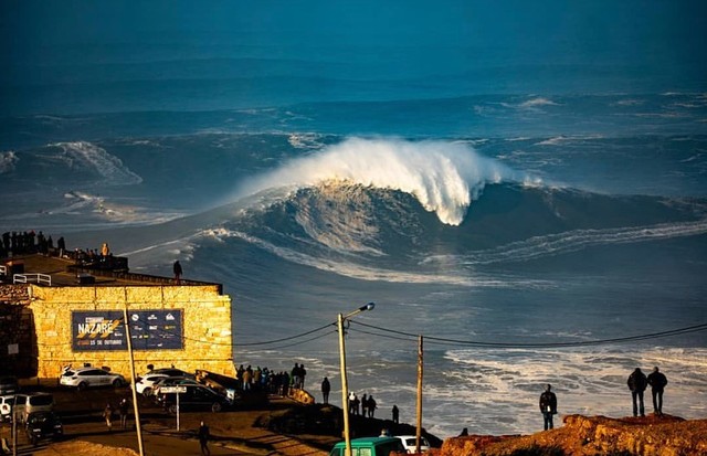 Caio Vaz mostra ondas gigantes em Nazaré (Foto: Reprodução/Instagram)