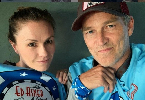 A atriz Anna Paquin com o marido (Foto: Instagram)