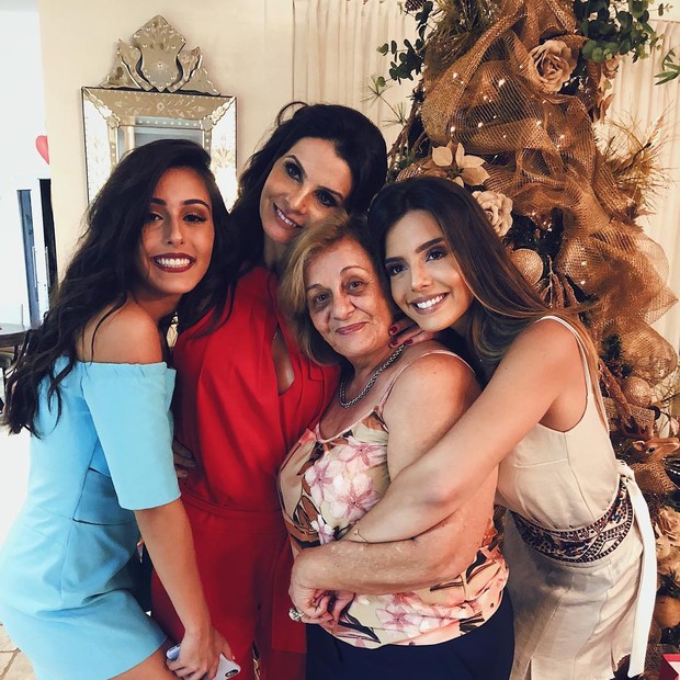 Giovanna Lancellotti curte Natal com a família (Foto: reprodução/instagram)