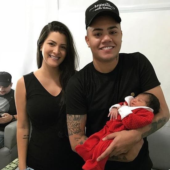 Caroline Marchezi, Felipe Araújo e filho (Foto: Reprodução/ Instagram)
