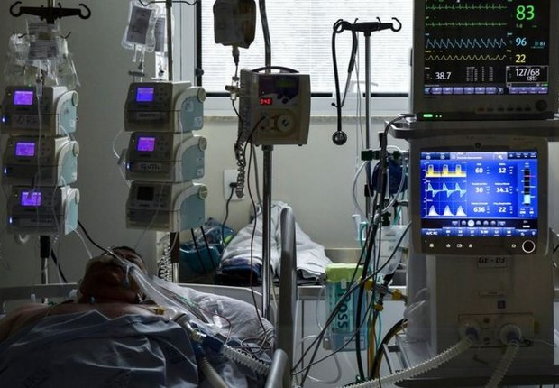 BBC: Paciente internado no Emílio Ribas em setembro (Foto: NELSON ALMEIDA/AFP VIA GETTY IMAGES)