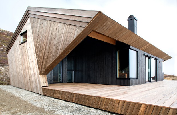 Cabana de madeira impressiona por formas geométricas e vista privilegiada  (Foto: DIVULGAÇÃO / MARTE GARMANN)