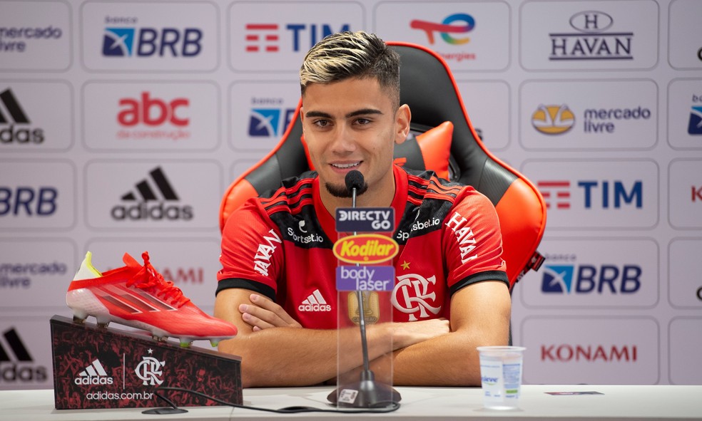 Andreas Pereira é apresentado e se derrete pelo Flamengo: O maior clube da América