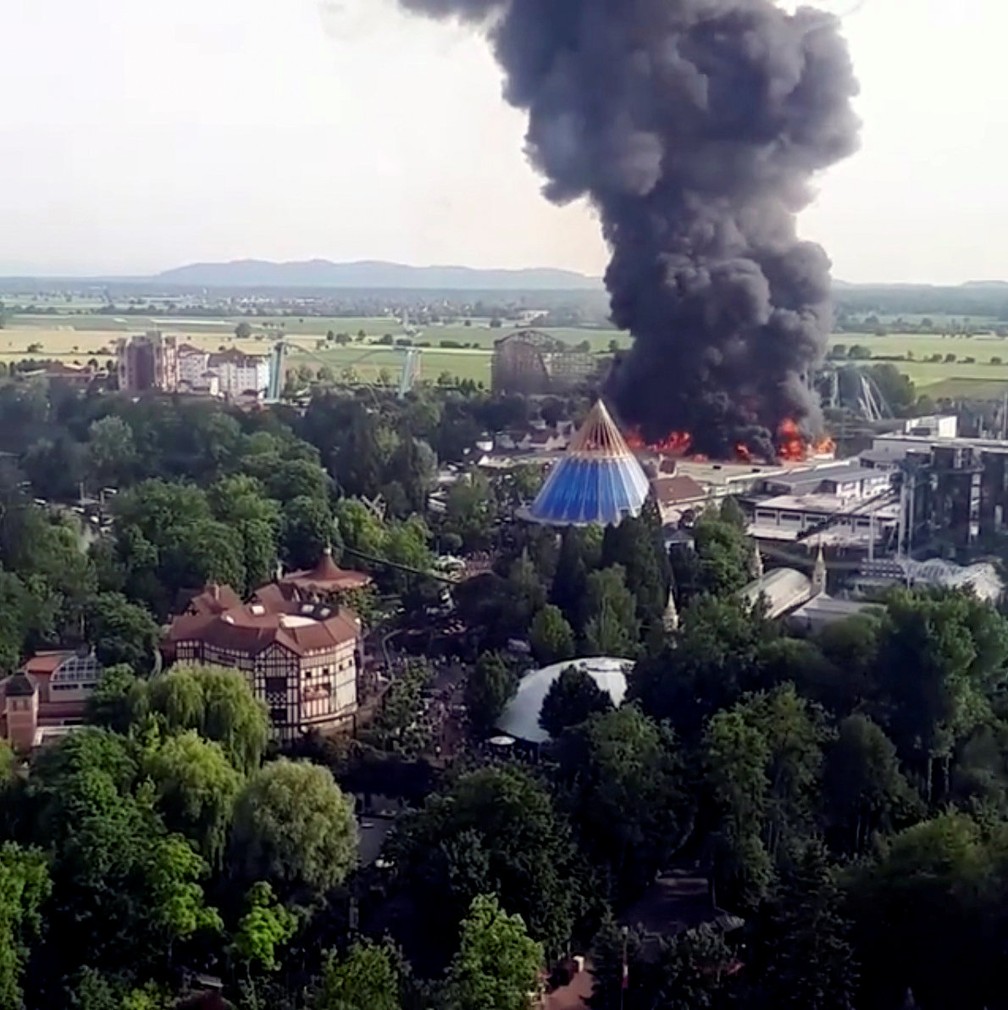 IncÃªndio atinge o parquet-temÃ¡tico Europa-Park, na Alemanha  (Foto: Danja Michel/via REUTERS )