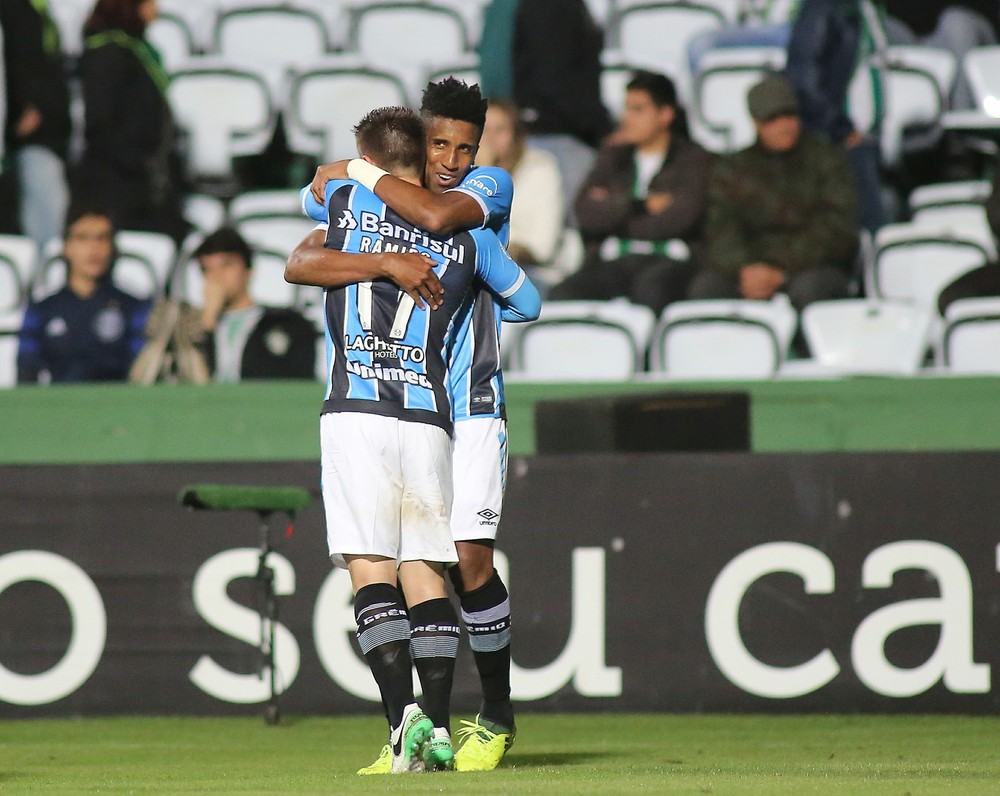 Grêmio leva discurso ao pé da letra, marca em único chute a gol e lava a alma