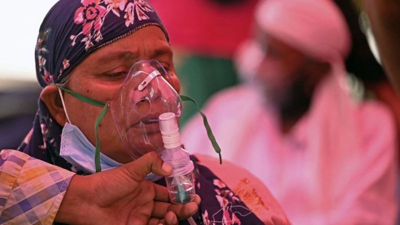 A escassez crônica de oxigênio significa que muitas pessoas que poderiam ser salvas estão morrendo (Foto: Getty Images)