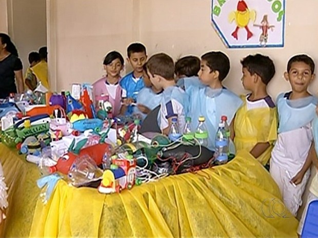 Professora transforma lixo em brinquedos pedagógicos no Rio Grande do Norte  - 03/06/2022 - UOL ECOA