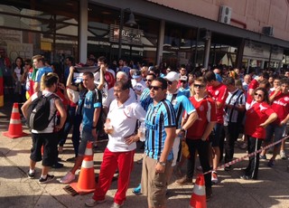 Deslocamento e chegada da torcida mista até a Arena tem clima de paz
