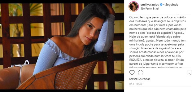 Emilly Araújo defende o suposto namoro entre a irmã gêmea, Mayla Araújo, e o piloto Luca Seripieri (Foto: Reprodução/Instagram)