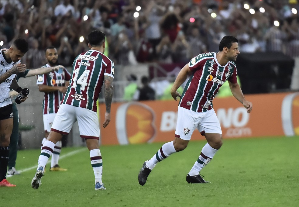 Fred entra no lugar de Cano em Fluminense x Ceará — Foto: André Durão/ge