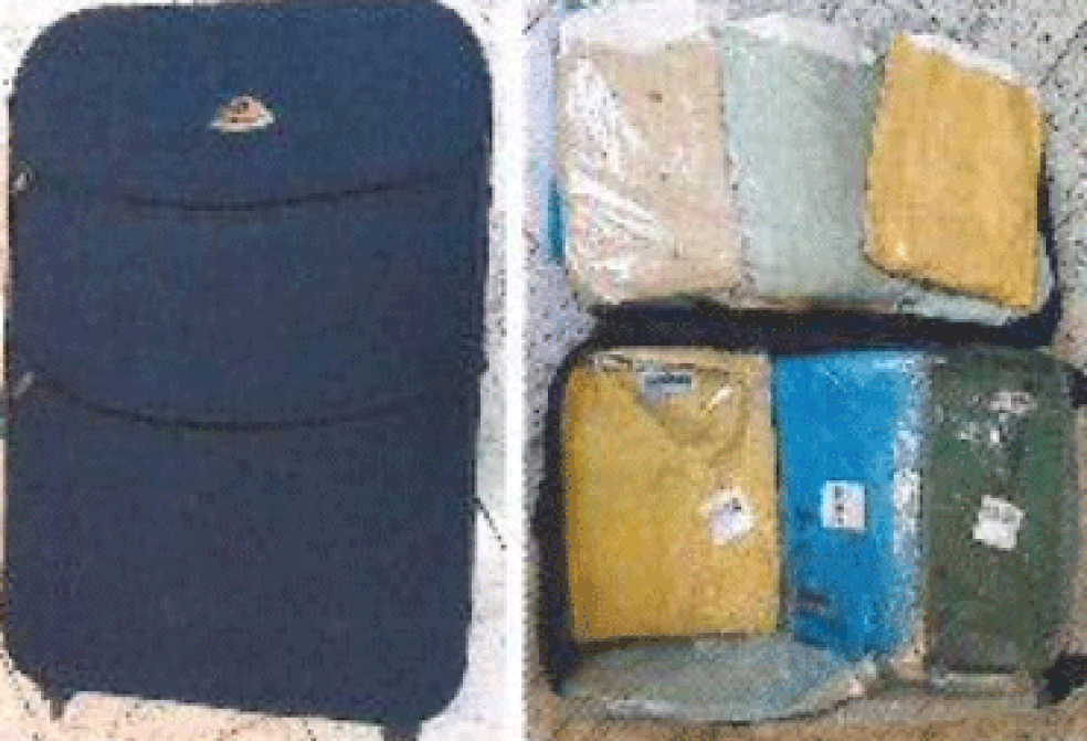 PF encontrou 11 kg de cocaína escondidos em 29 camisas sociais novas que estavam na bagagem de homem nascido em Gâmbia. Ele foi detido no Aeroporto de Guarulhos, na Grande São Paulo — Foto: Divulgação/PF SP