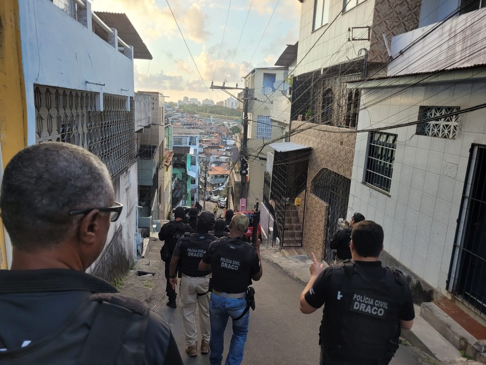 Policial militar e ex-PM são presos por sequestro de comerciante em Salvador — Foto: Natália Verena/Polícia Civil
