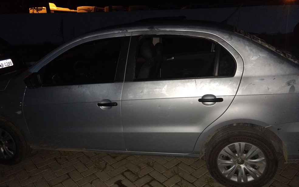 Carro apreendido com criminosos durante opera&ccedil;&atilde;o na cidade de Porto Seguro  (Foto: Divulga&ccedil;&atilde;o/ 8&ordf; BPM - Porto Seguro)