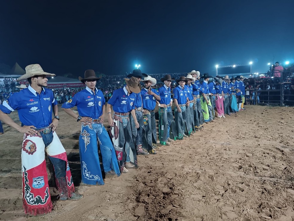 Rodeio abriu programação na ExpoSena — Foto: Arquivo pessoal