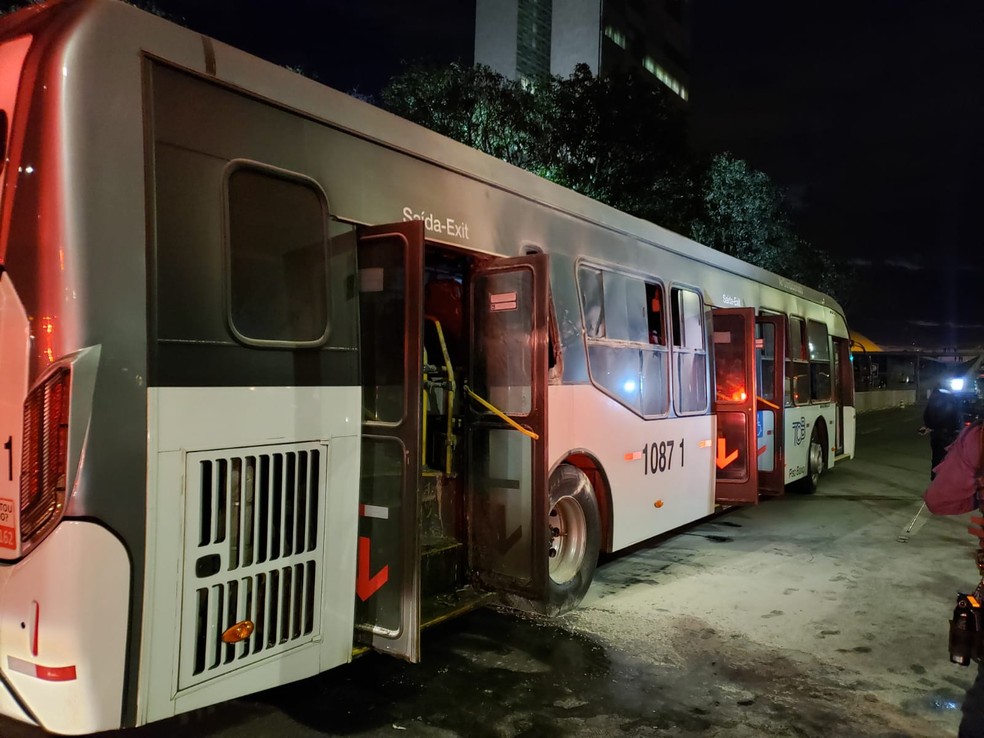 Ônibus que pegou fogo em frente ao Palácio do Planalto, em Brasília — Foto: Corpo de Bombeiros/Divulgação