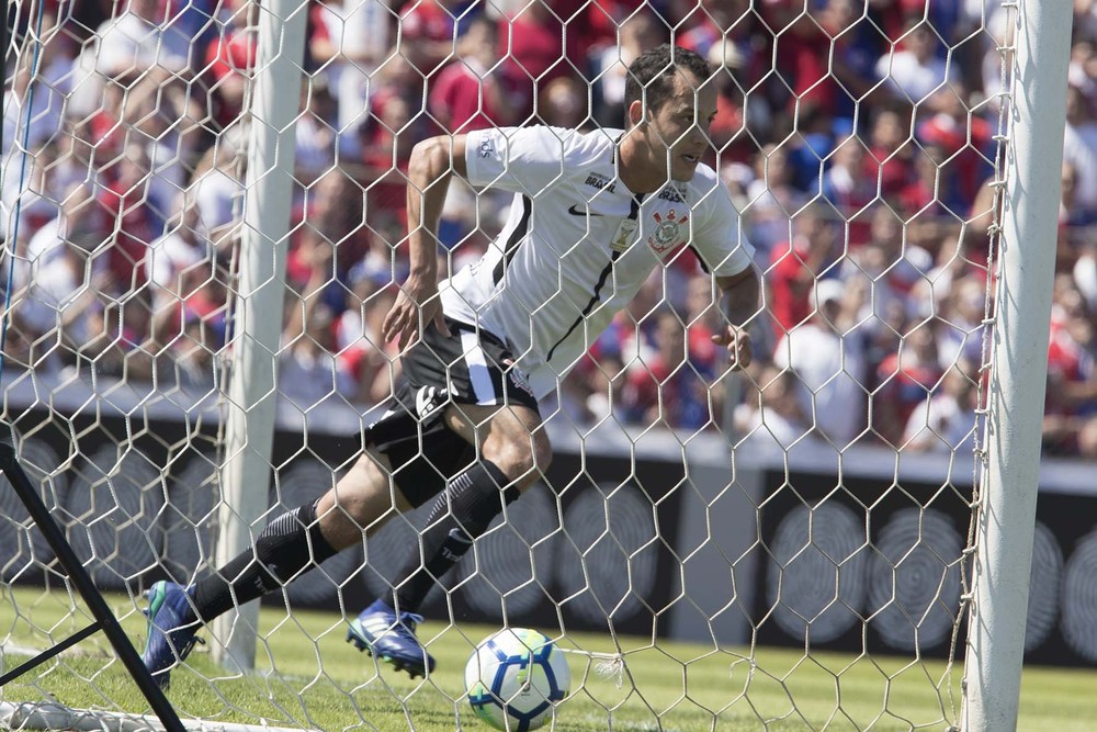 Rodriguinho participa de mais de um terço dos gols do Corinthians e vive melhor ano
